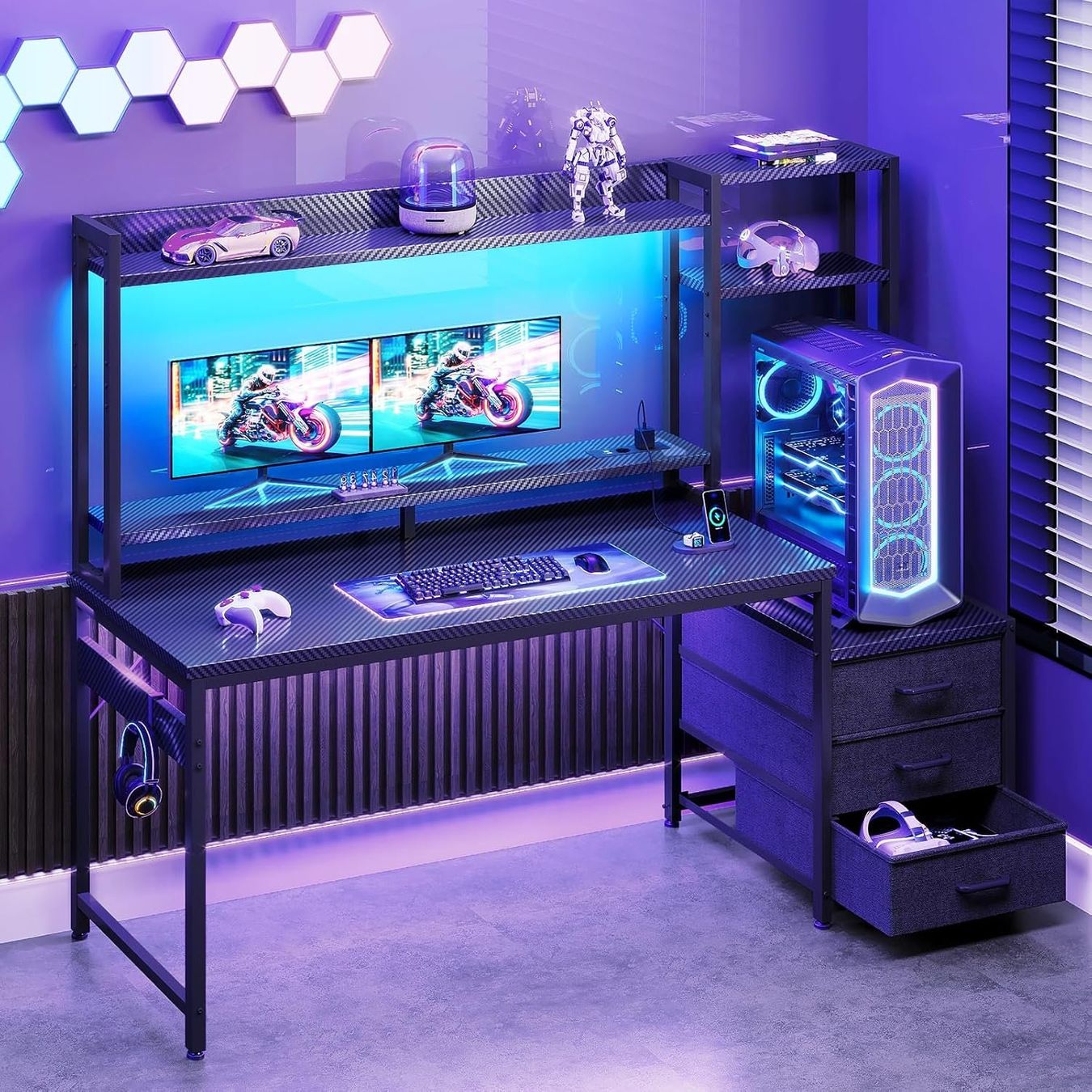 Scrivanie: Gaming Tisch mit LED Steckdose Regal Schubladen 137cm – Nuovo e nell'imballaggio originale da Zürich venduto da jasminleut 1