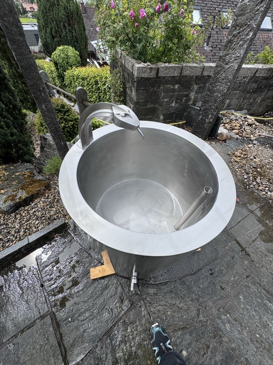 Stagni & Fontane ornamentali: Exklusiver Edelstahlbrunnen mit Schlangenkopf! – Usato da Lotzwil venduto da Kurventechniker 1
