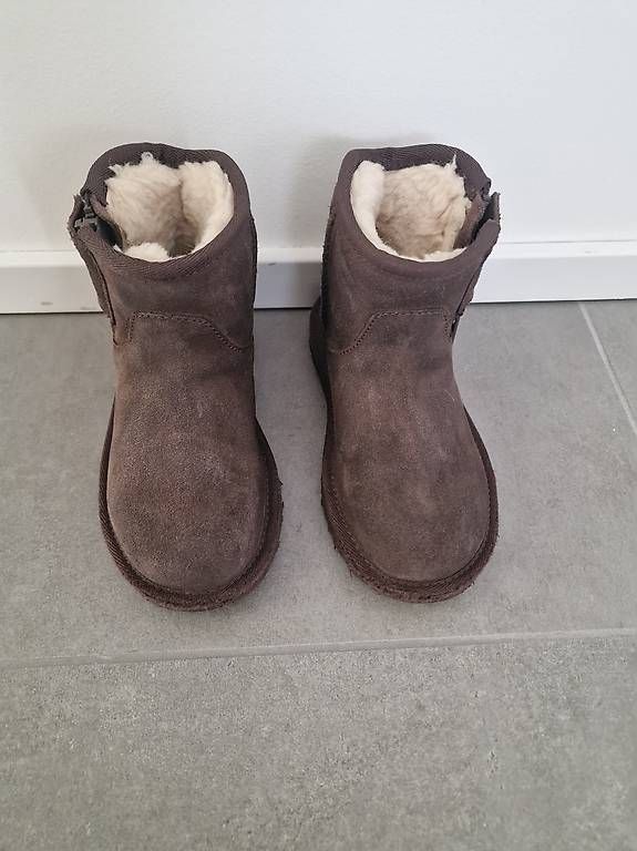 Ugg Scarpe per ragazzi: Ugg Bambino 27.5 – Usato da Lugano venduto da Omre1 3