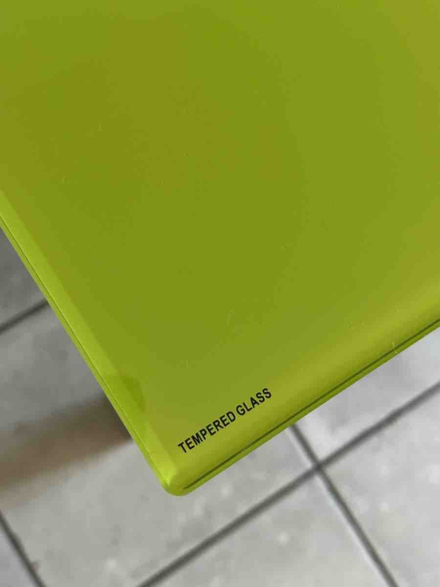 Tische: Dining Table, Green Tempered Glass, Like New – Neu (gemäss Beschreibung) aus Zürich von gre_tv9f 1
