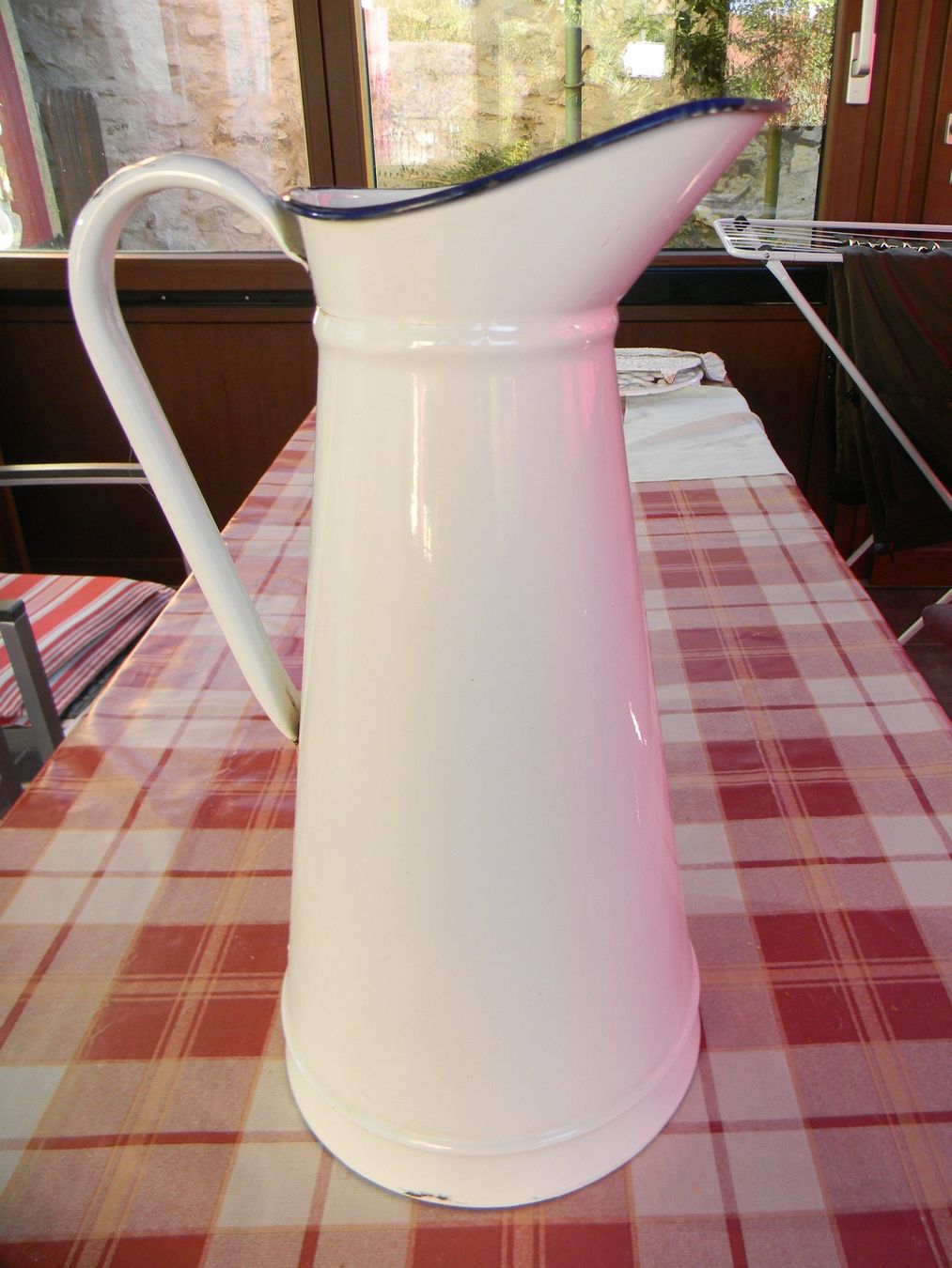 Vasi & Recipienti: broc à eau blanc, émaillé, filet bleu – Usato da Bournens venduto da monique048