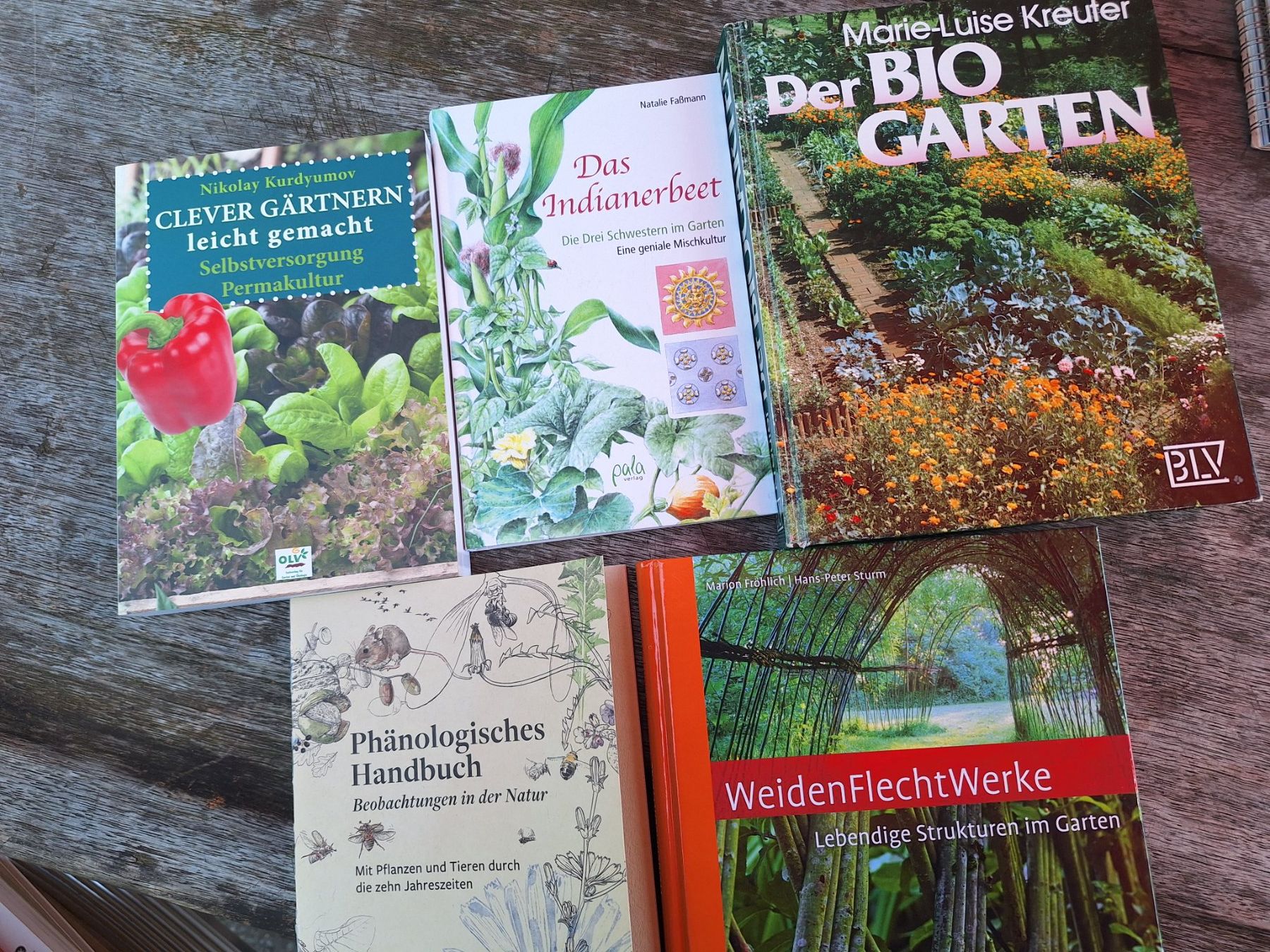 Libri: 5 STK GARTENBÜCHER RATGEBER – Usato da Huttwil venduto da Kunterbuntli
