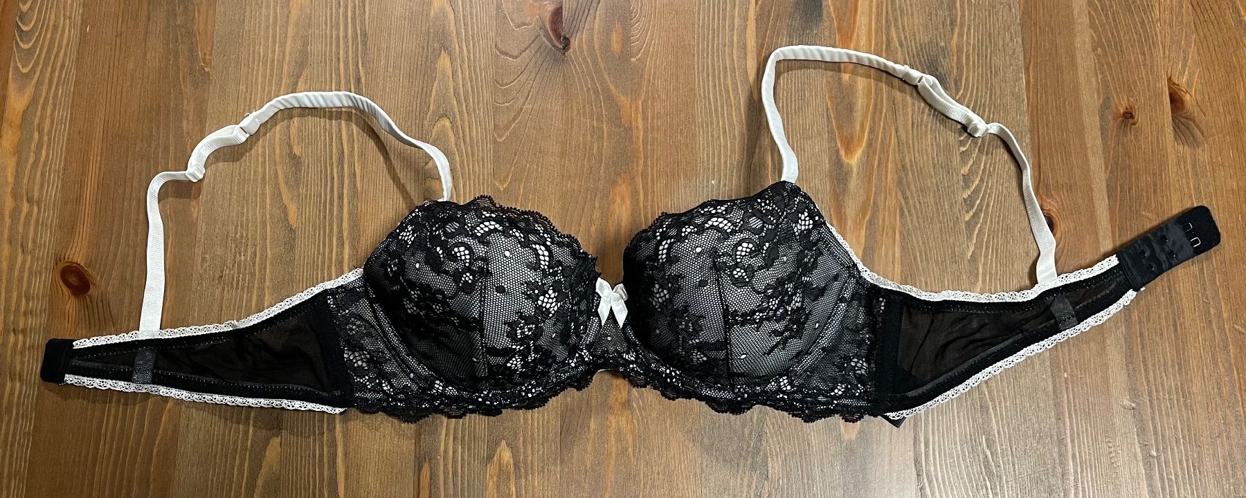 H&M Altra biancheria intima: H&M BH - Grösse 80B - Schwarz / Weiss – Usato da Altdorf UR venduto da Mini037 1
