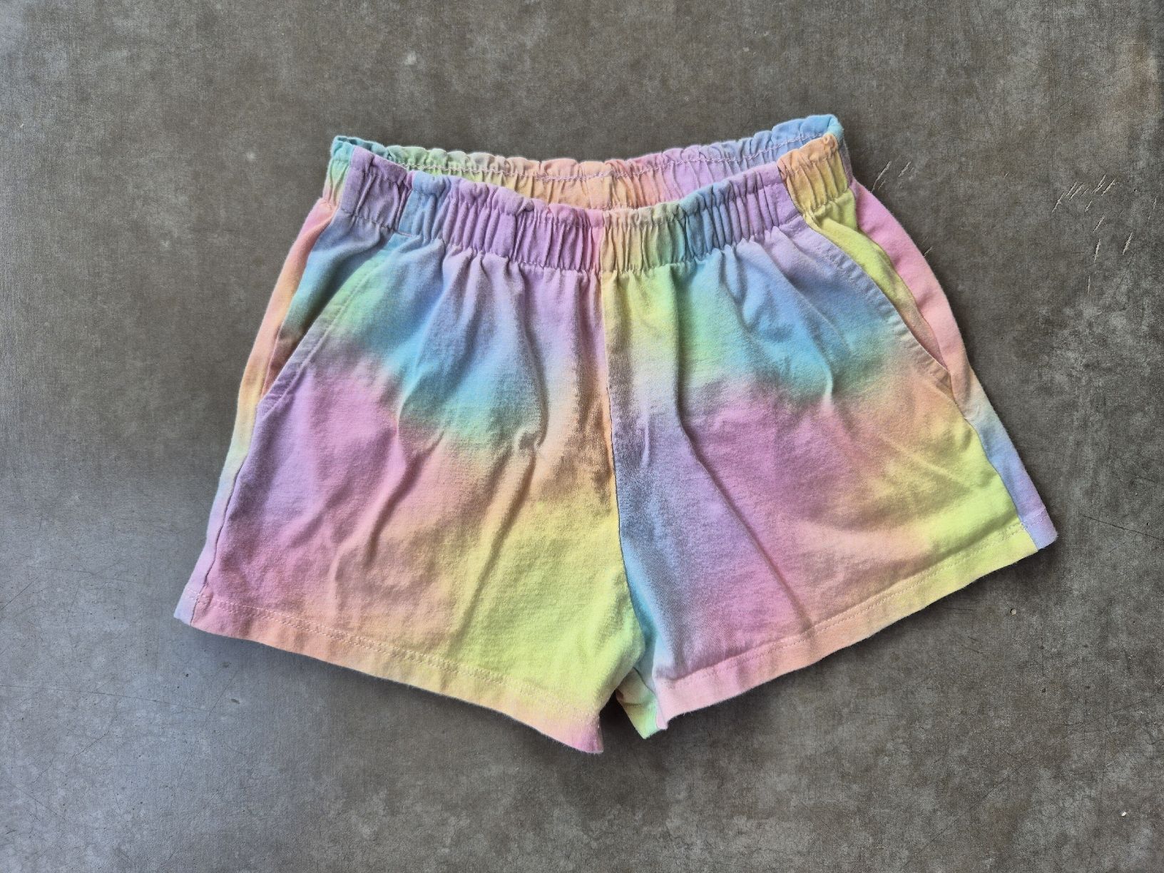 H&M Pantaloni: Shorts von H&M Gr. 116 – Usato da Jona venduto da Mimimi87