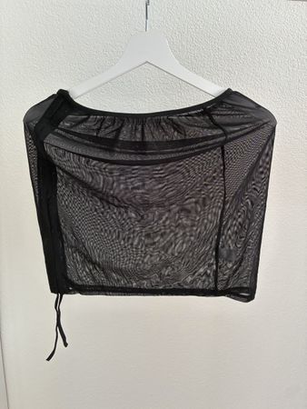 jupe court noir en filet transparent état neuf 38