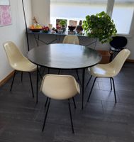 4 Eames DSX Fiberglass Vintage-Stühle + Mid-Century-Tisch