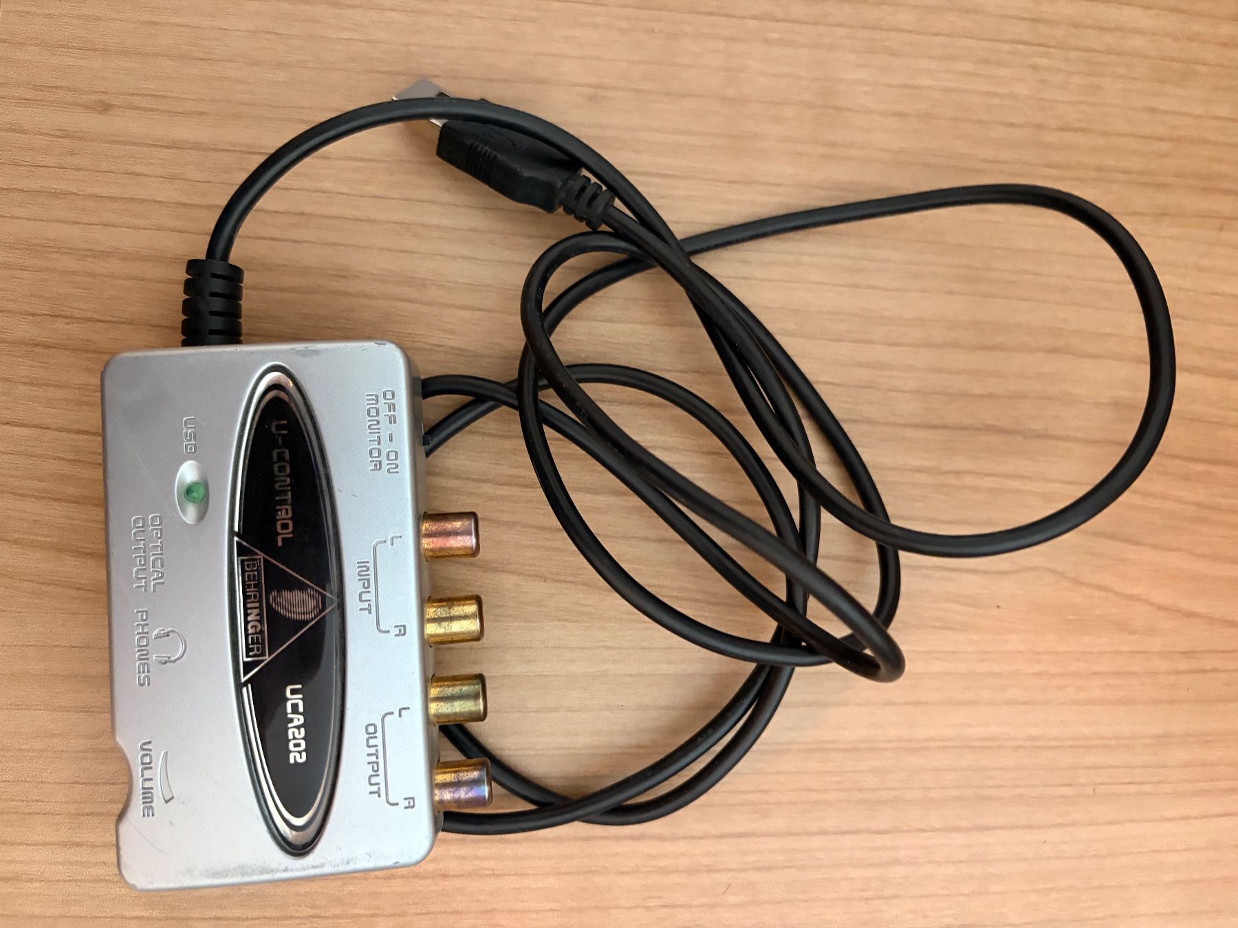 Behringer Attrezzatura per studi di registrazione: Interface audio Behringer U-Control UCA202 occasion – Usato da Gampelen venduto da Jay_23