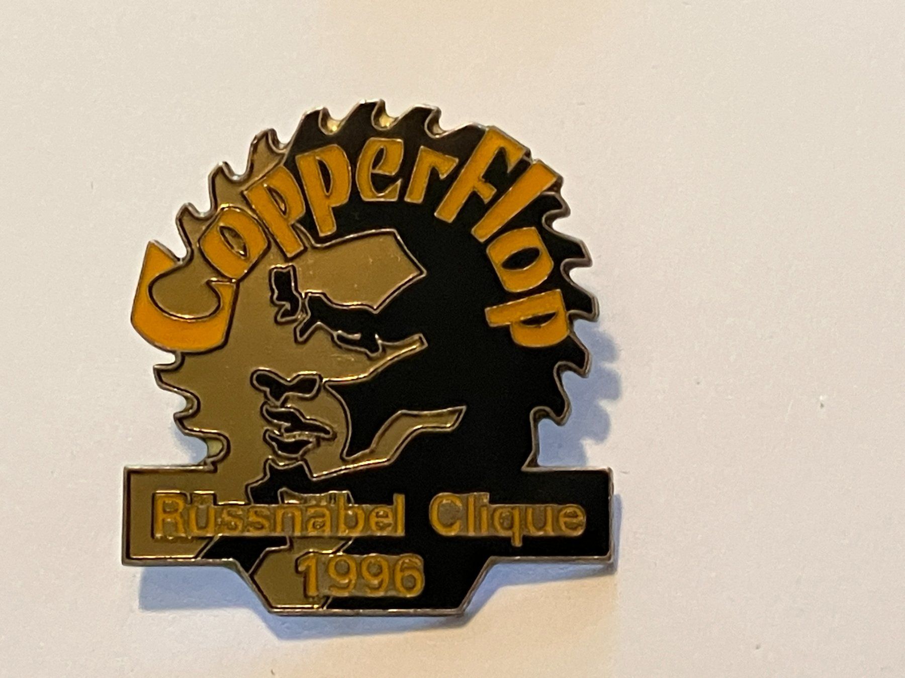 Plaketten & Abzeichen: 1 Pin Copperflop Rüssnäbel Clique 1996 – Gebraucht aus Basel von djwwpp