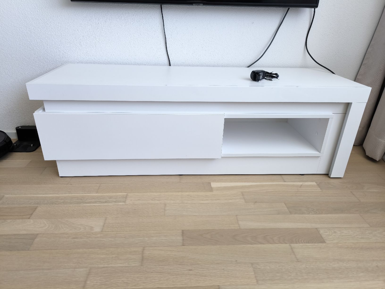 Mobili TV: Lowboard und Komode LYON weiß – Usato da Lichtensteig venduto da Anton78 2