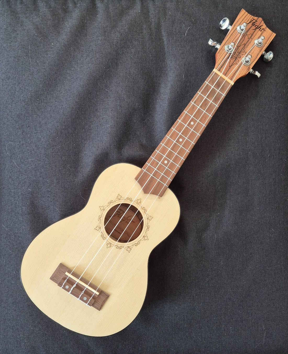 Musikinstrumente: Sopran Ukulele flight – Gebraucht aus Münchenstein von and_bd2m