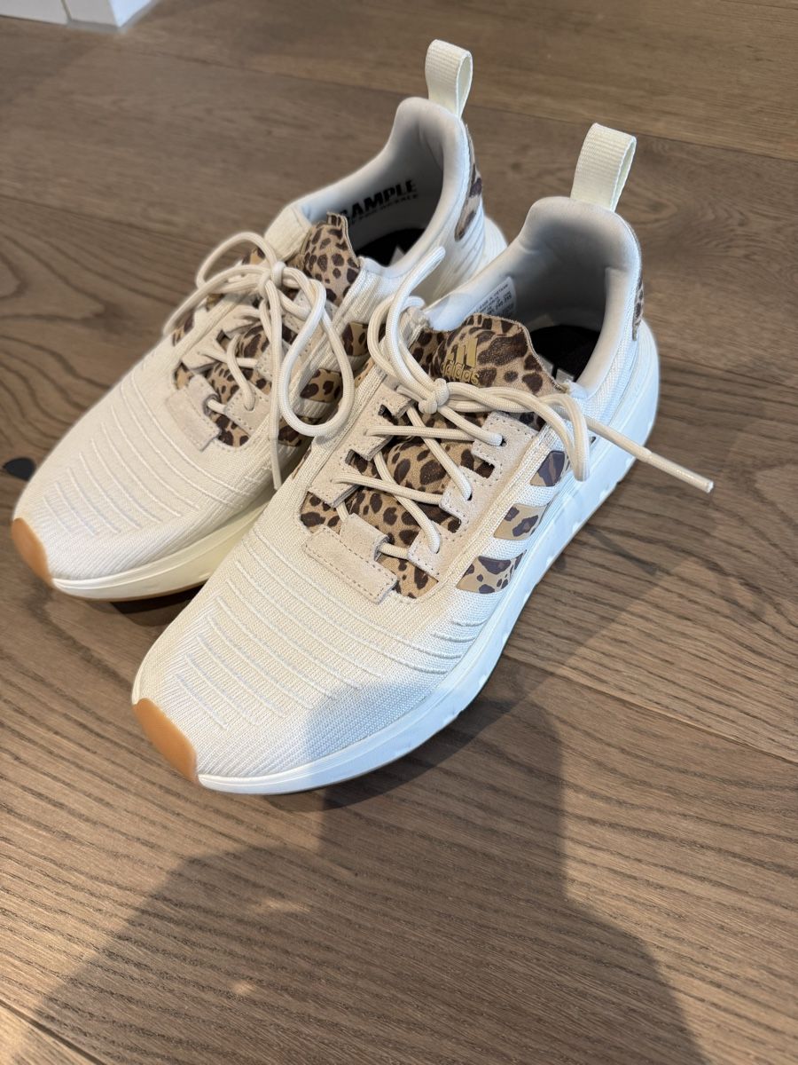 Adidas Damenschuhe: Adidas Sneaker Gr 38 2/3 – Neu (gemäss Beschreibung) aus Kilchberg ZH von MiLu2023