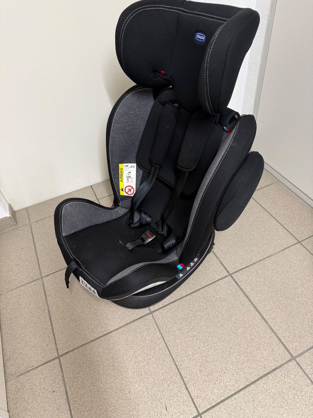 Chicco Seggiolini per auto: Chicco Kinderautositz in schwarz bis 36Kg – Usato da Wettingen venduto da bar7 2