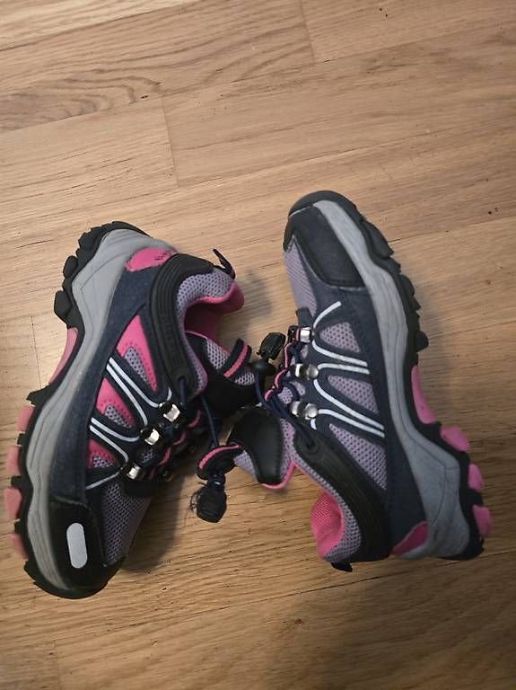 Scarpe per ragazze: Wanderschuhe gr. 31 – Usato da Therwil venduto da JosefinaV