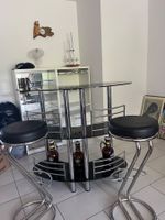 Bartheke inkl. zwei Barhocker