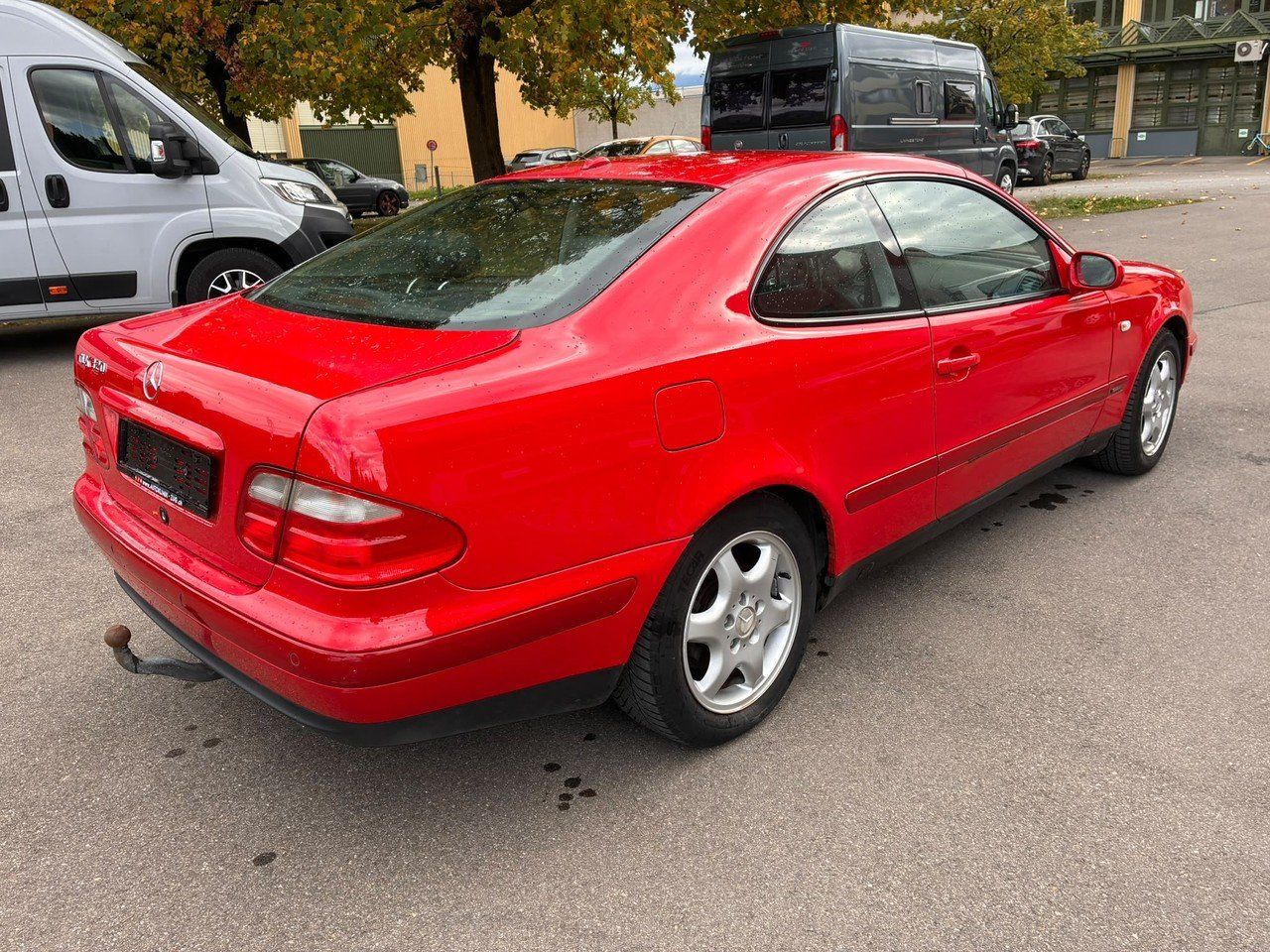 Mercedes-Benz Automobili: MERCEDES-BENZ CLK 320 Elégance Automatic – Usato da Hünenberg venduto da Auto-Klinik01 3