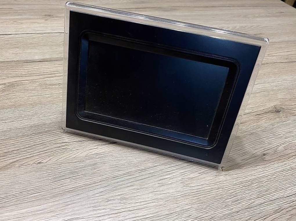 Cornici: Cadre photo numérique DUAL avec entourage interchangeable – Usato da La Corbaz venduto da Fred666