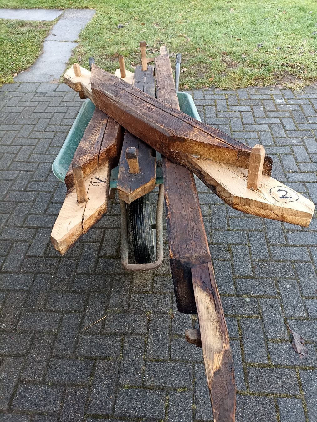 Articoli in legno: Alt Holz Alt Balken – Usato da Grosswangen venduto da dini13 6