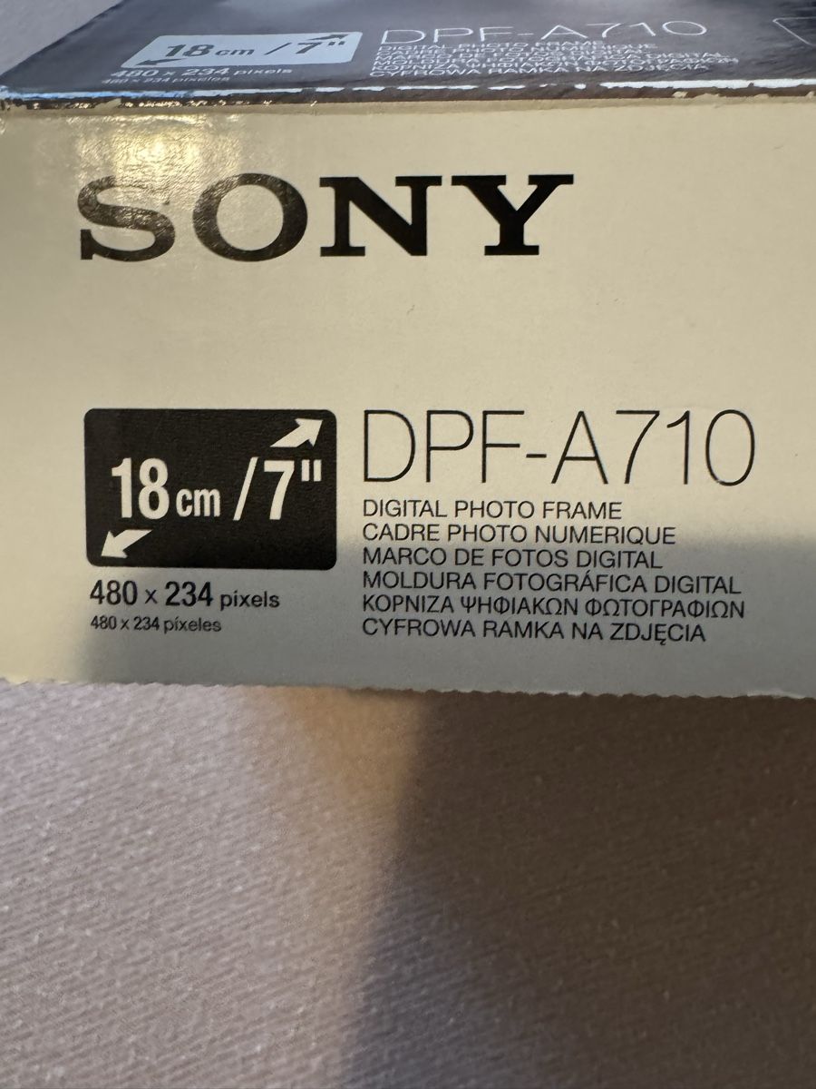 Cornici: Sony S-Frame Digitaler Fotorahmen DPF-A710 – Nuovo e nell'imballaggio originale da Zürich venduto da mar_ccs2 2