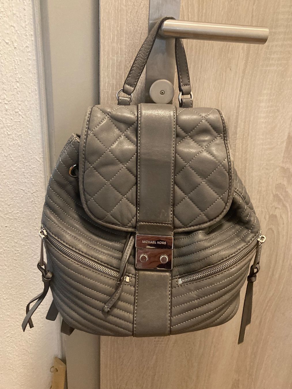 Michael Kors Rucksäcke: sac à dos gris Michael Kors – Gebraucht aus Lausanne von Anasta