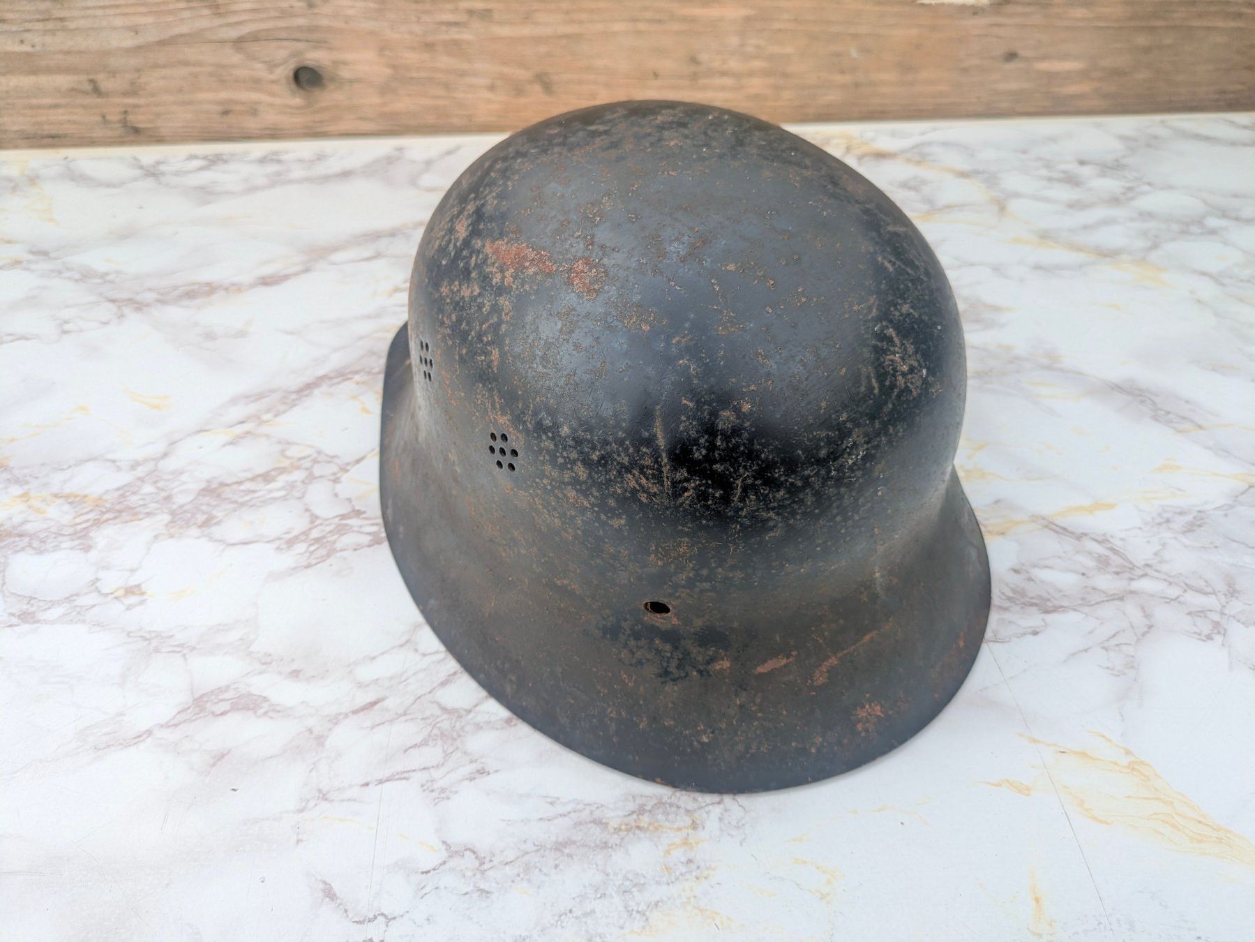 Uniformi & Effetti personali: Luftschutz Stahlhelm M34 "Duck Bill Visor" – Usato da Buttisholz venduto da ArmeeShopCH 4