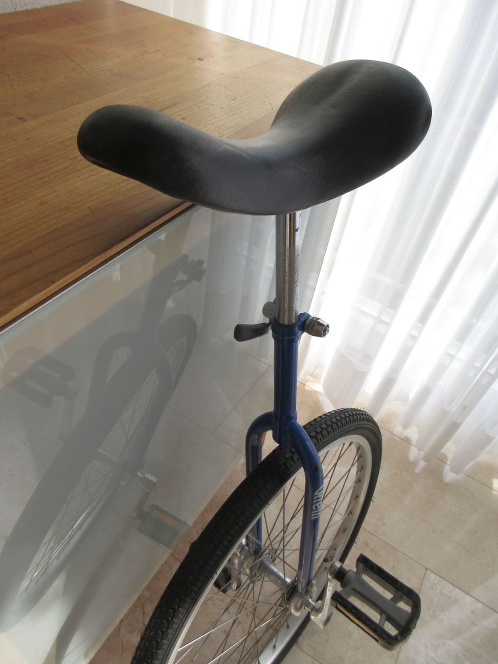 Biciclette: Blaues Einrad Vitelli 24", lange Sattelstange – Usato da Binningen venduto da tempipassati 4
