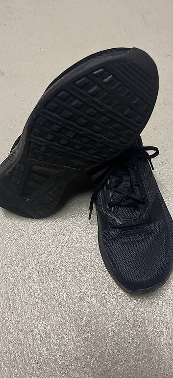 Scarpe da uomo: adidas - Turnschuhe schwarz – Usato da Wil SG venduto da smu_l76j 1