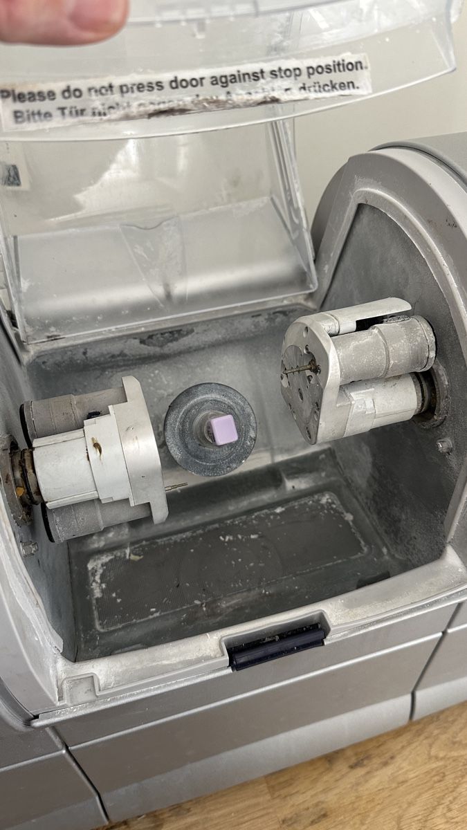 Dentsply Sirona Attrezzature mediche: Sirona inLab MC XL – Difettoso da Morges venduto da kikique 1