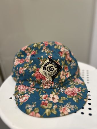 Obey Cap Rue de la Ruine, Blumen