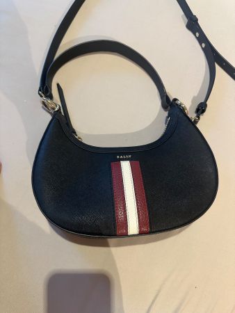Bally  Umhängetasche Aus Geprägtem Leder In Schwarz