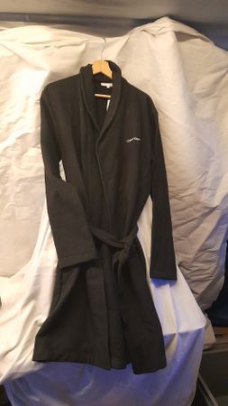 Peignoir Calvin Klein neuf, taille 14-16, noir chic!