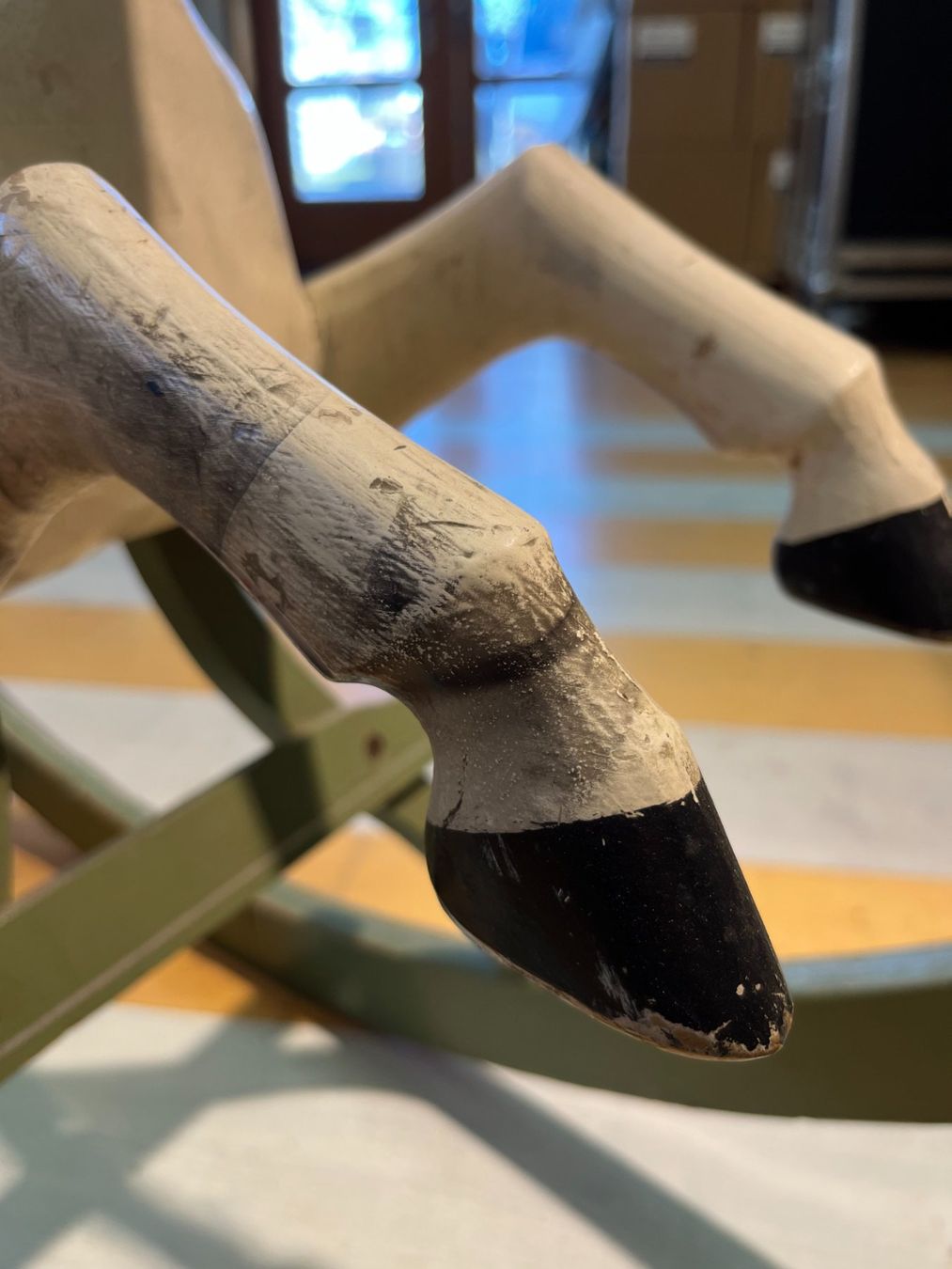 Giocattoli: Antikes Schaukelpferd aus Holz – Usato da Zürich venduto da VeraCathrein 8