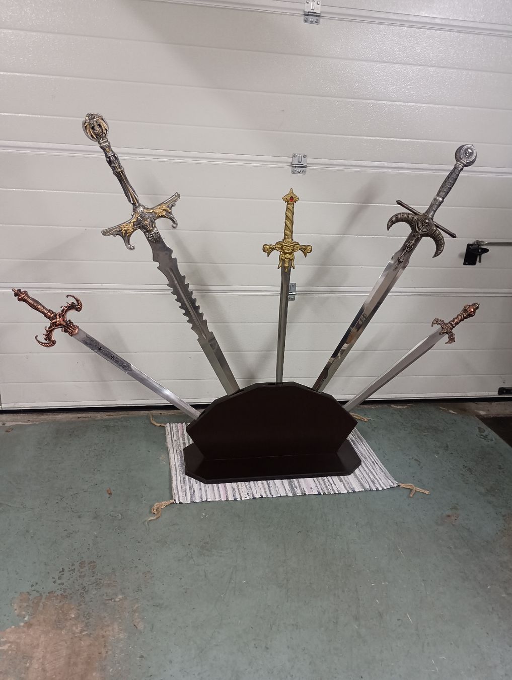 Sonstiges zum Sammeln & Seltenes: Fantasy Schwert Sammlung Mittelalter Cosplay mit Ständer – Gebraucht aus Brislach von Falke666