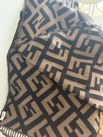 Écharpe Fendi 