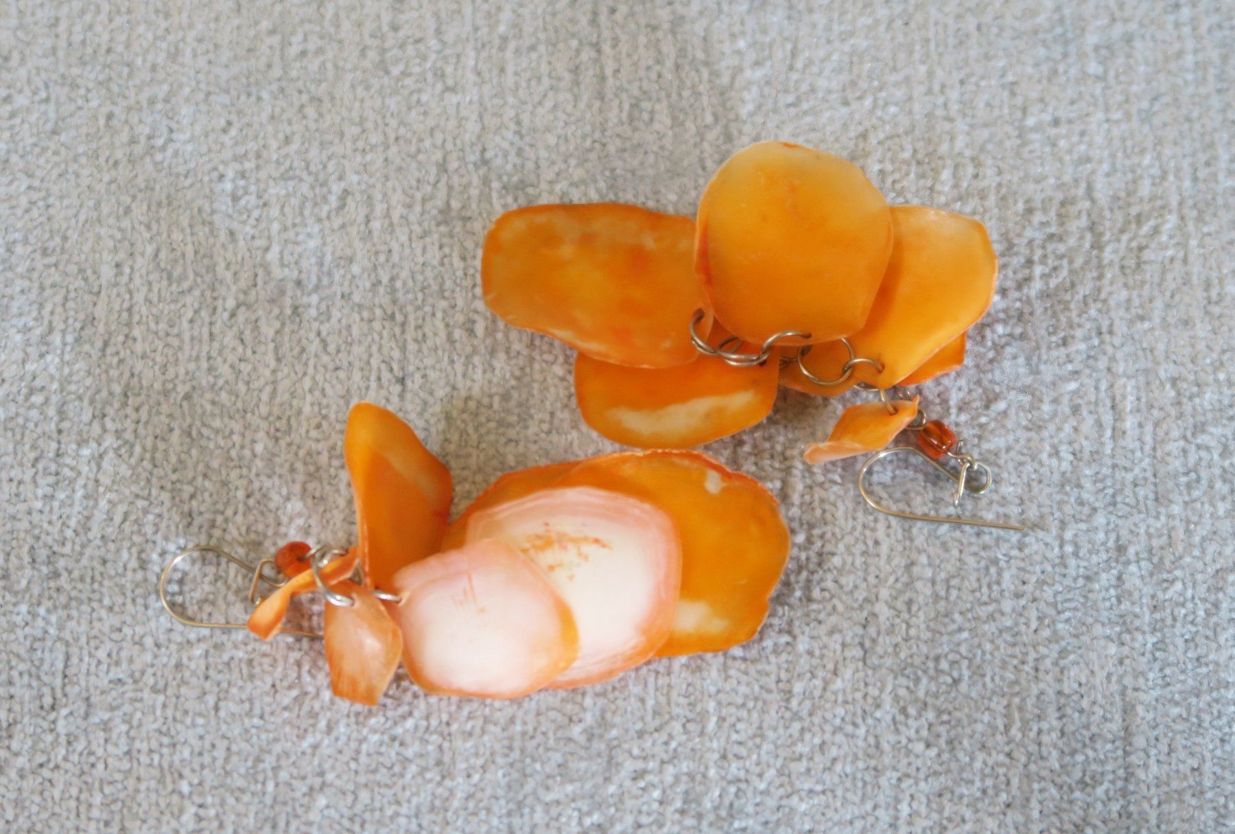 Orecchini pendenti & Orecchini a lobo: Ohrhänger "Muschel" orangefarbig – Usato da Brittnau venduto da marlenestone 3