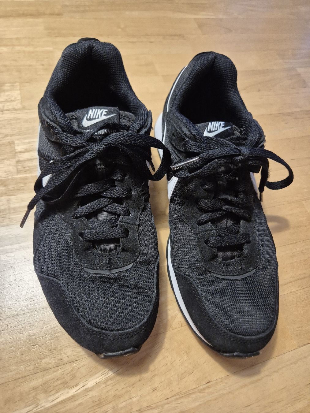 Nike Scarpe da uomo: Schwarze Nike Sneaker, Modell Venture Runner, Gr. 39 – Usato da Zürich venduto da Inanina 1