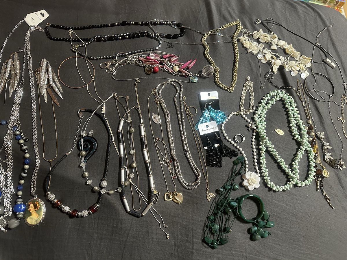 Altri gioielli: Modeschmuck Schmuck Set lot ketten usw Schmuck – Usato da Deitingen venduto da Himhip