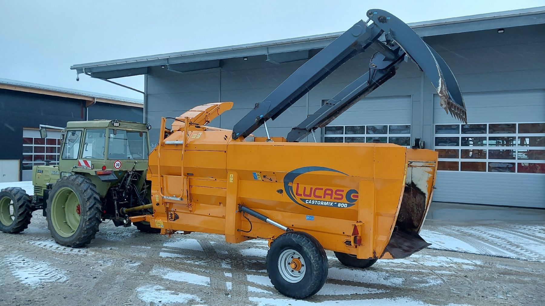 Tutte le macchine: Lucas Castor 80G Einstreuwagen / Futter Verteilwagen – Usato da Siblingen venduto da Bacherach2 1