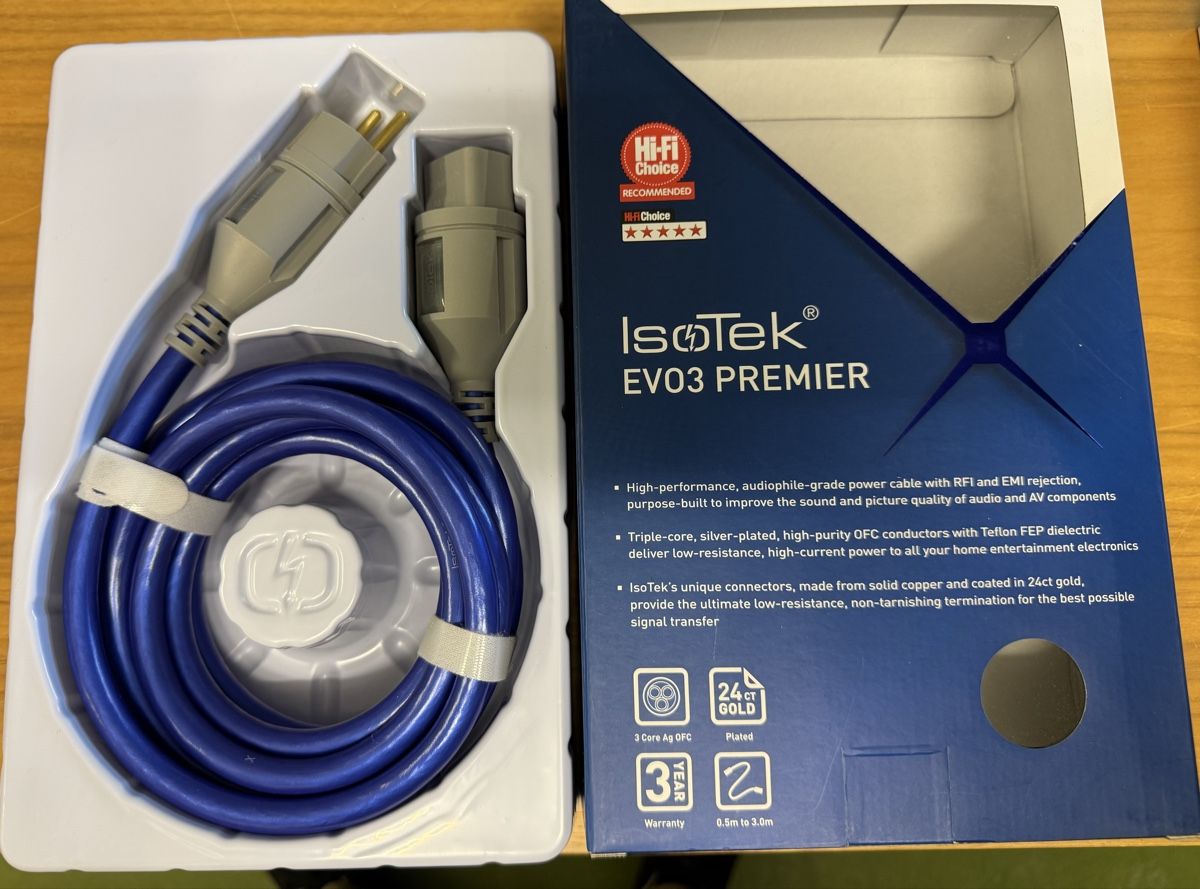 Isotek Cavi: Netzkabel IsoTek EV03 Premier C19 3 Meter neu – Nuovo e nell'imballaggio originale da Ebertswil venduto da audivero