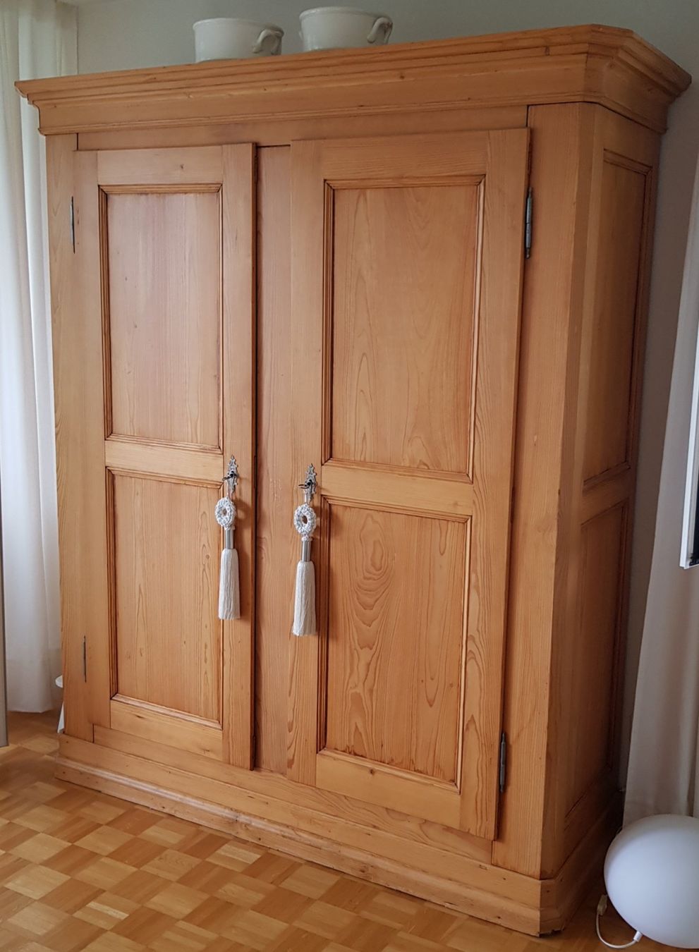Schränke: Antiker, massiver Kleiderschrank – Gebraucht aus Schöftland von dahonich 1