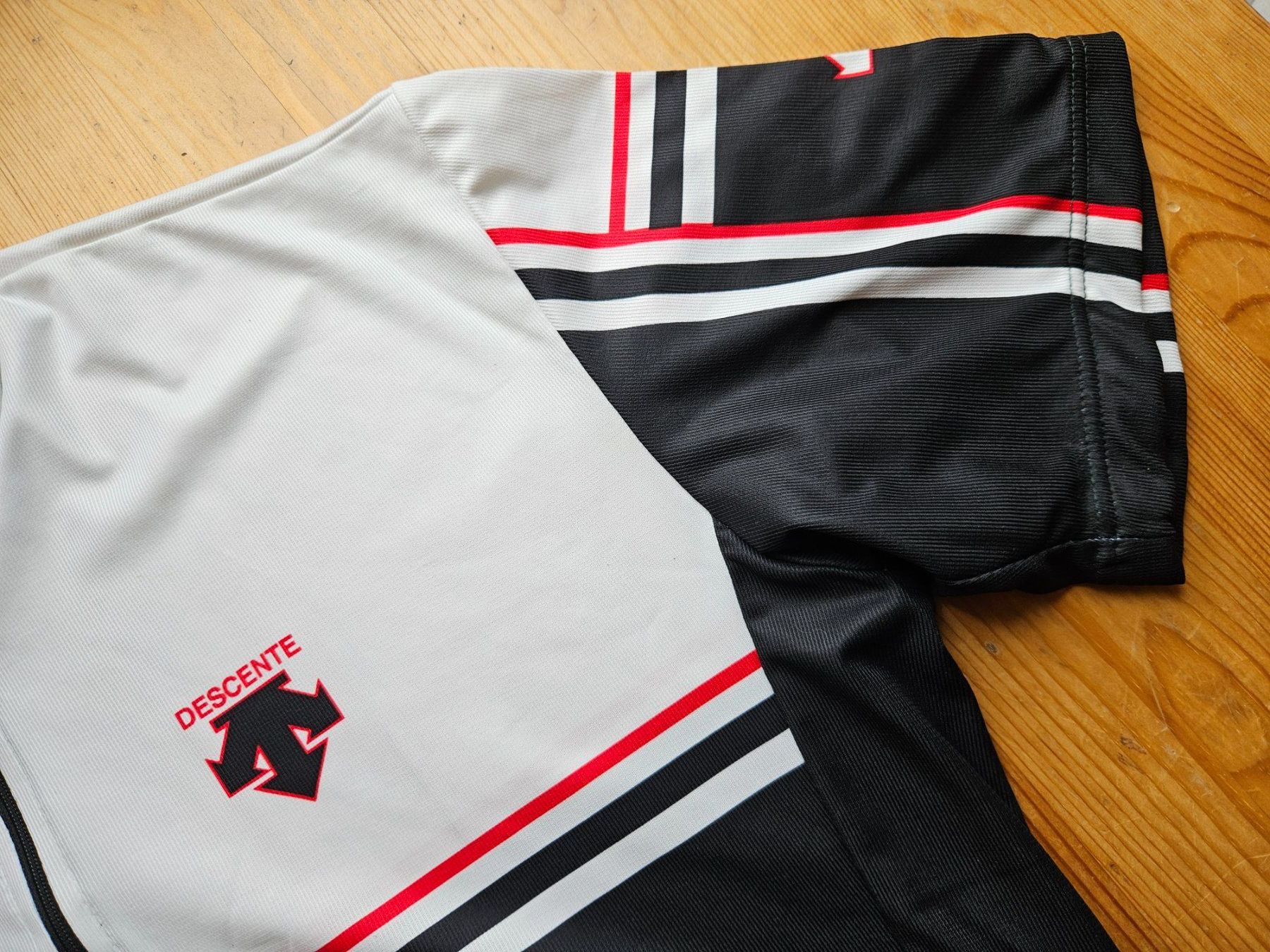 Leibchen & Hosen: Radtrikot Descente Gr. XL Velo Radsport Trikot – Gebraucht aus Hägglingen von United-Village-Trade 3