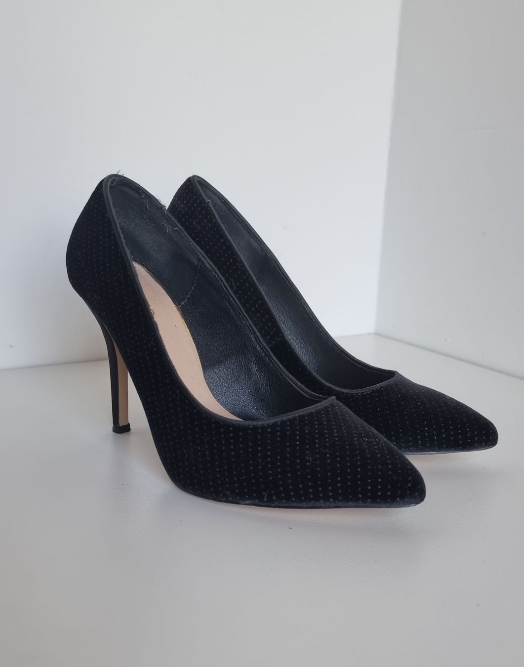 Scarpe da uomo: Ab CHF 1.- MENBUR Satin High Heels, Gr. 36 – Usato da Gontenschwil venduto da shop2hand