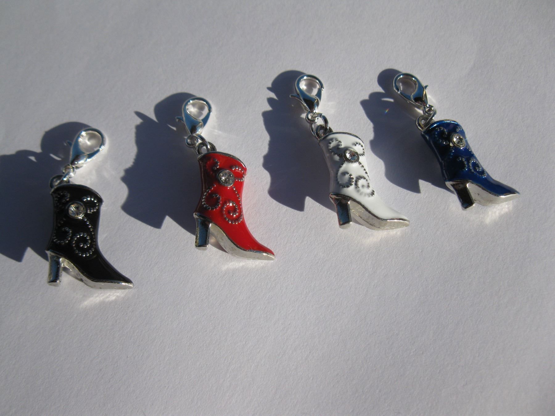 Ciondoli: 3D Charm Anhänger Stifelette, Stiefel silber/schwarz – Nuovo e nell'imballaggio originale da St. Margarethen TG venduto da LuanaKa 4