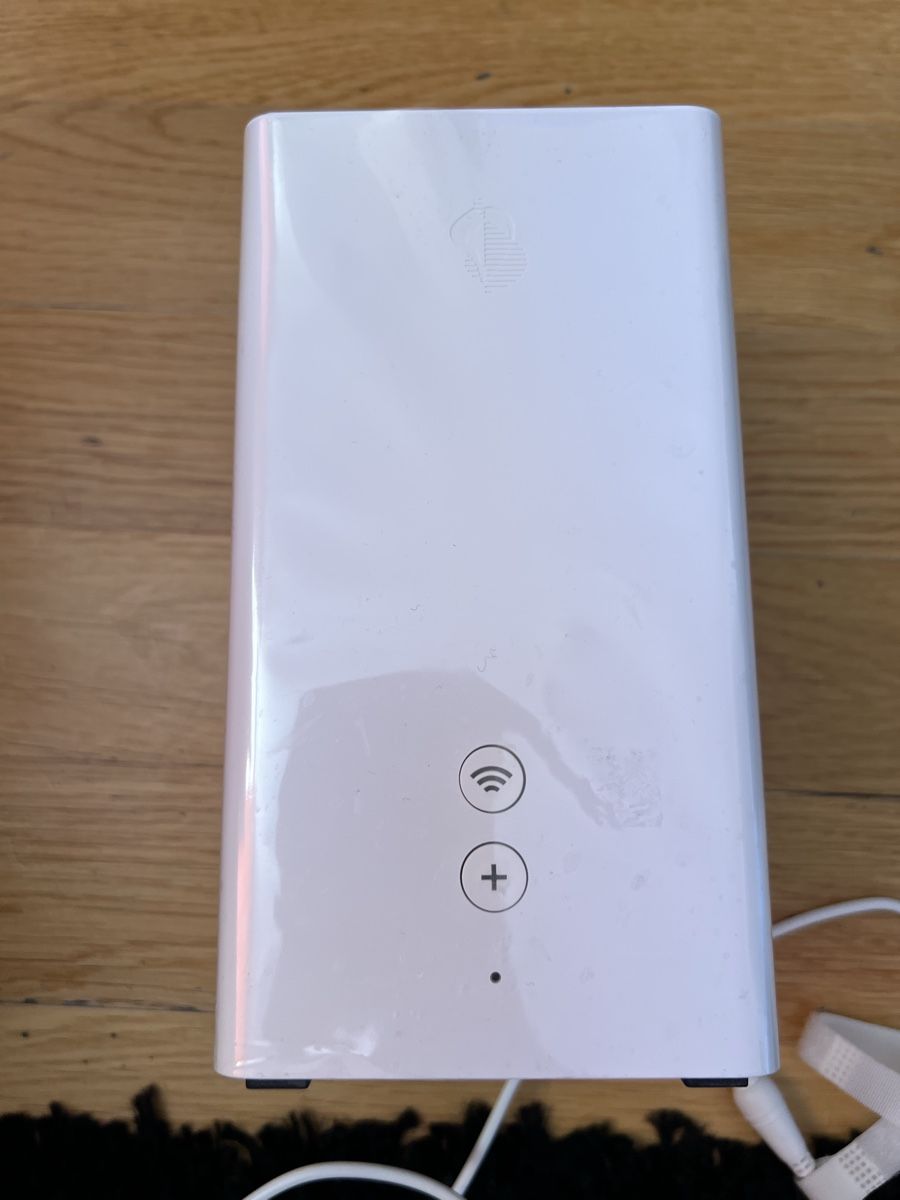 Swisscom Modems & Router: Swisscom Internet-Box 2 Router WLAN WiFi Hub mit Netzteil – Neu und originalverpackt aus Küsnacht ZH von yurchick 1
