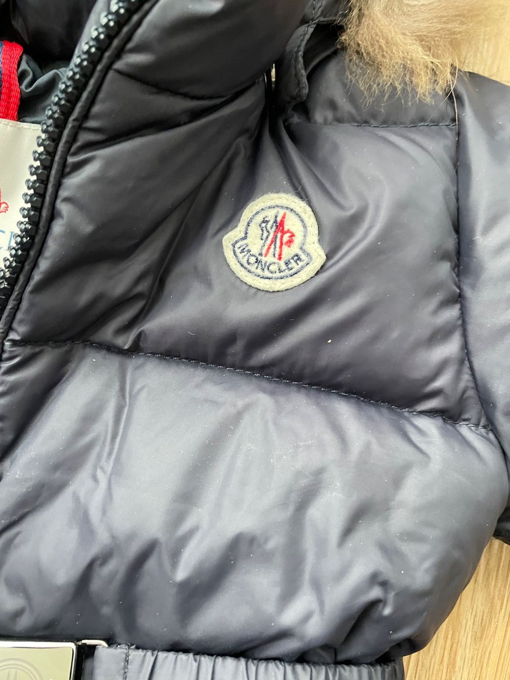 Moncler Giacche & Cappotti: Combinaison hiver bébé Moncler avec fourrure – Usato da La Chaux-de-Fonds venduto da Kent_walker 3