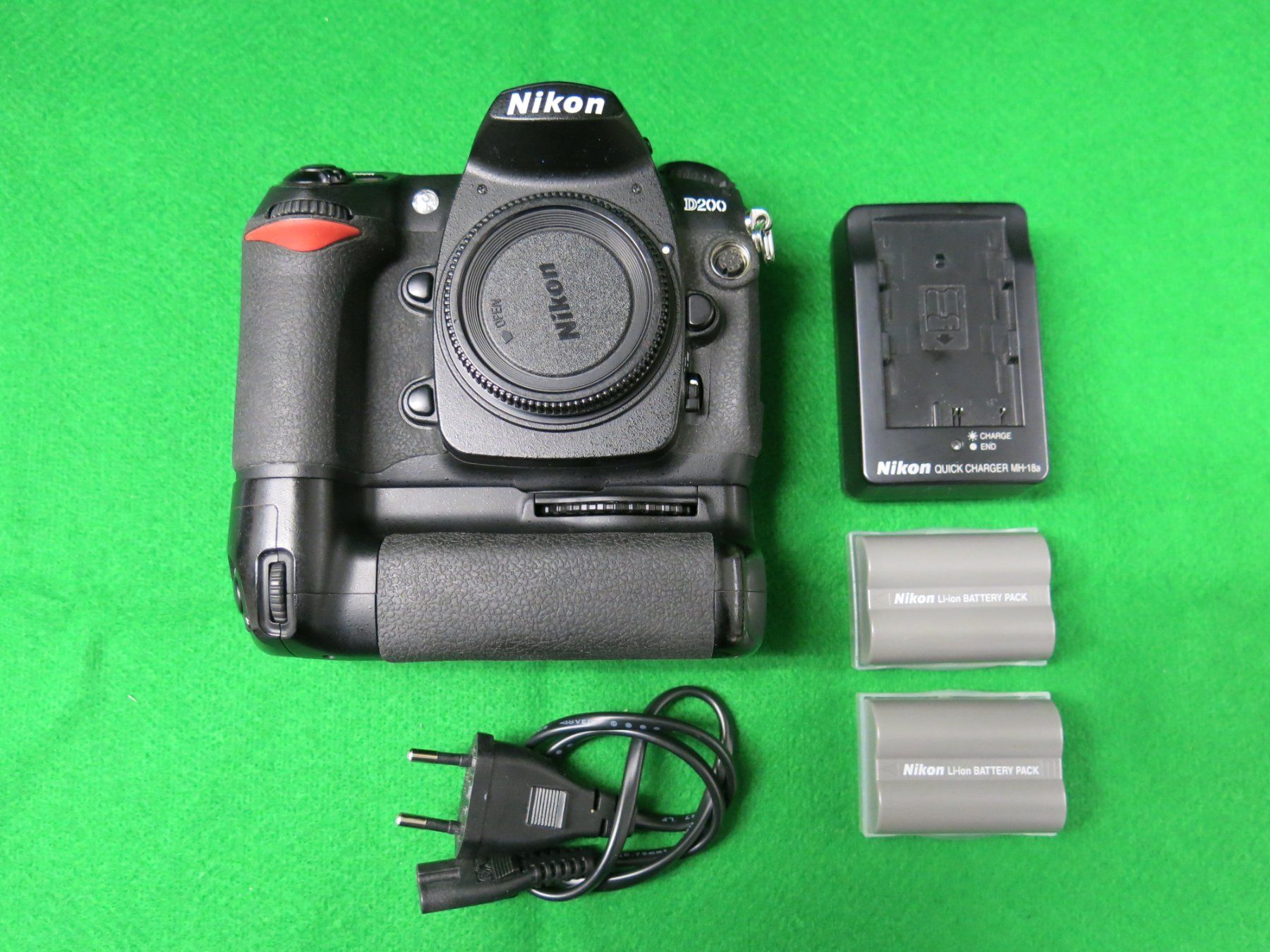 Nikon Kamera: Digital SLR Nikon D200 mit Zubehör – Gebraucht aus Bösingen von Ruffus111