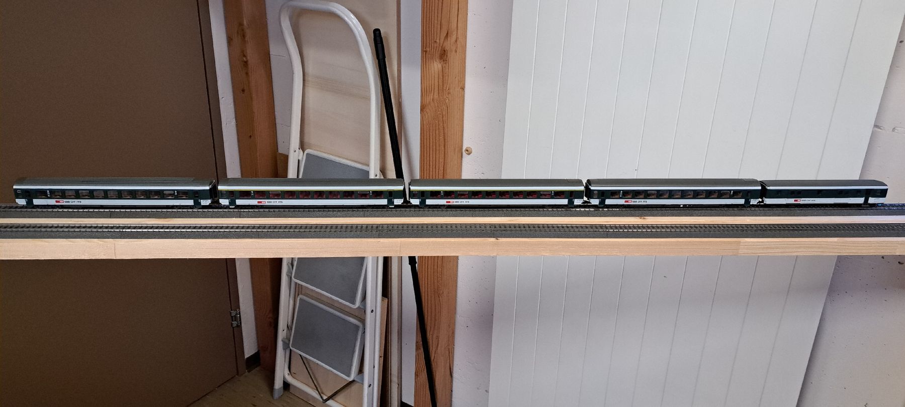 Roco Modelleisenbahnen: 5 Roco Wagen – Gebraucht aus Urdorf von Canyamel1