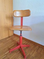 Atelier Stuhl - Vintage - rotes Metall - Buchenholz natur