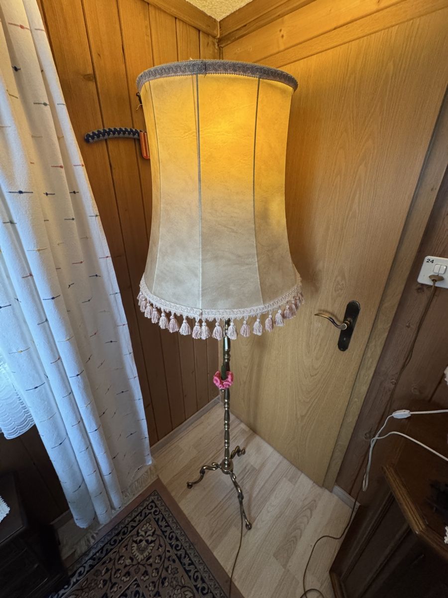 Lampade: Vintage Stehlampe aus Messing – Usato da Ueberstorf venduto da ToVoWa 1