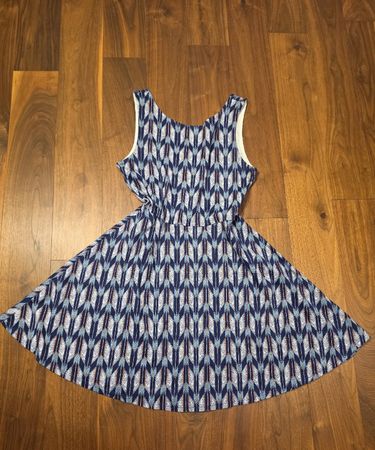 H&M Kleid gemustert ärmellos Grösse 42 