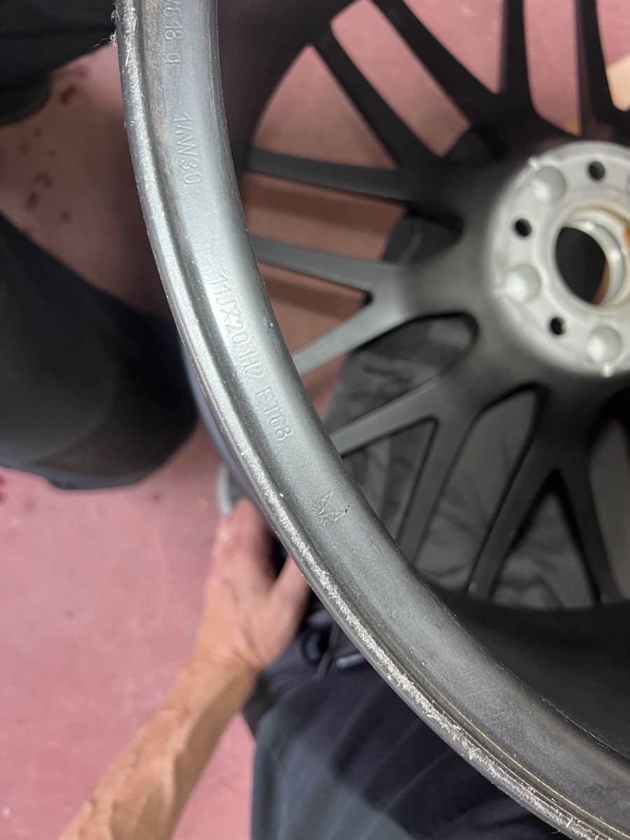 Mercedes-Benz Jantes: Felgentisch (AMG) – D'occasion à Zizers par Samy_G40 4